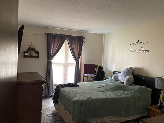 4th image of 2352-54 Hillandale Rd