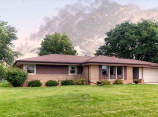 6117 Twin Oak Dr, Greendale, WI 53129