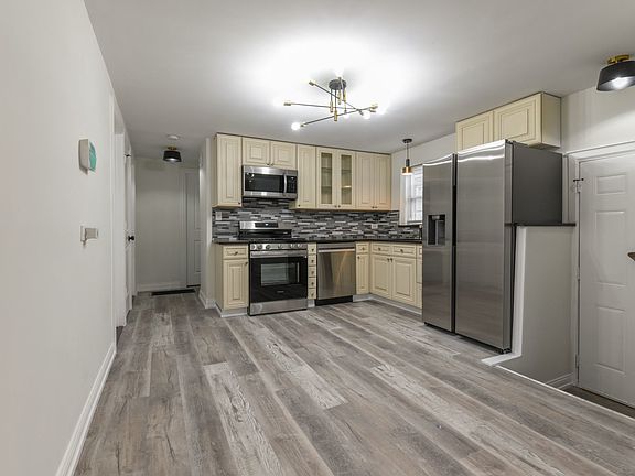 3rd image of 10312 S Corliss Ave