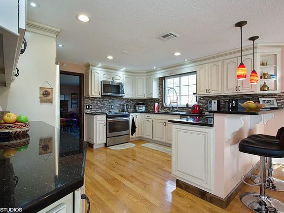 3rd image of 78 Woodburn Dr