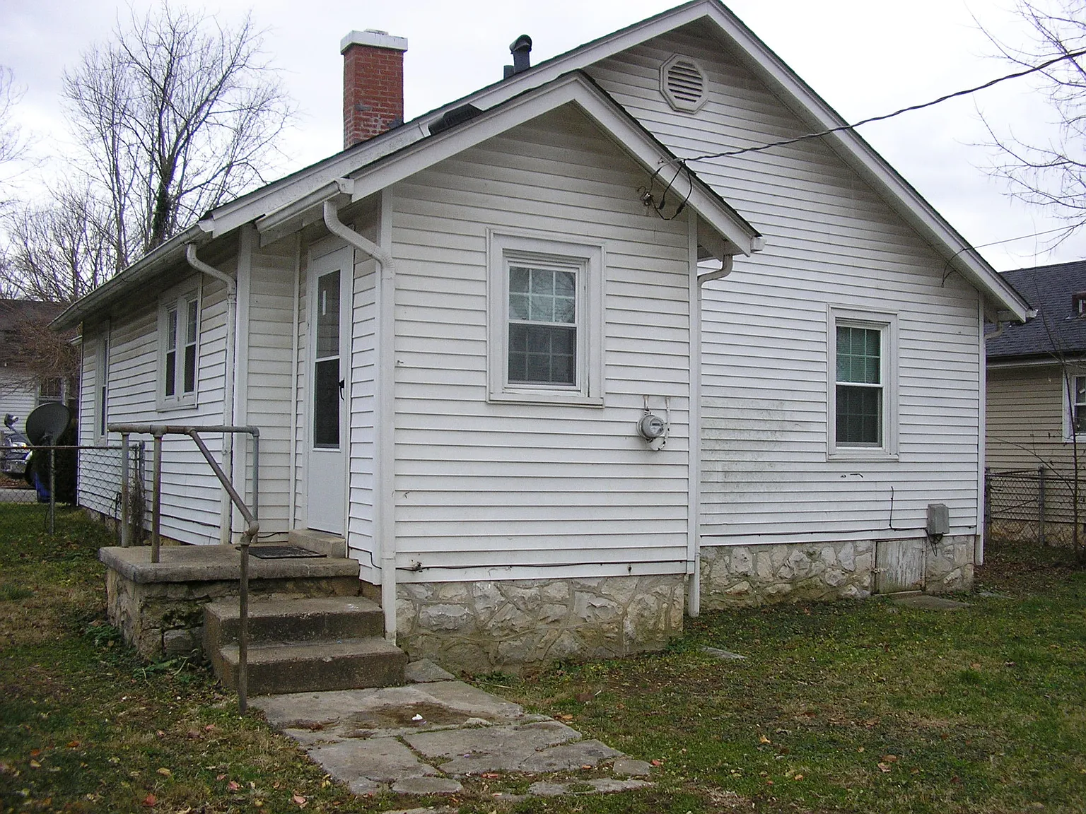 822 Winona Avenue — Photo 2