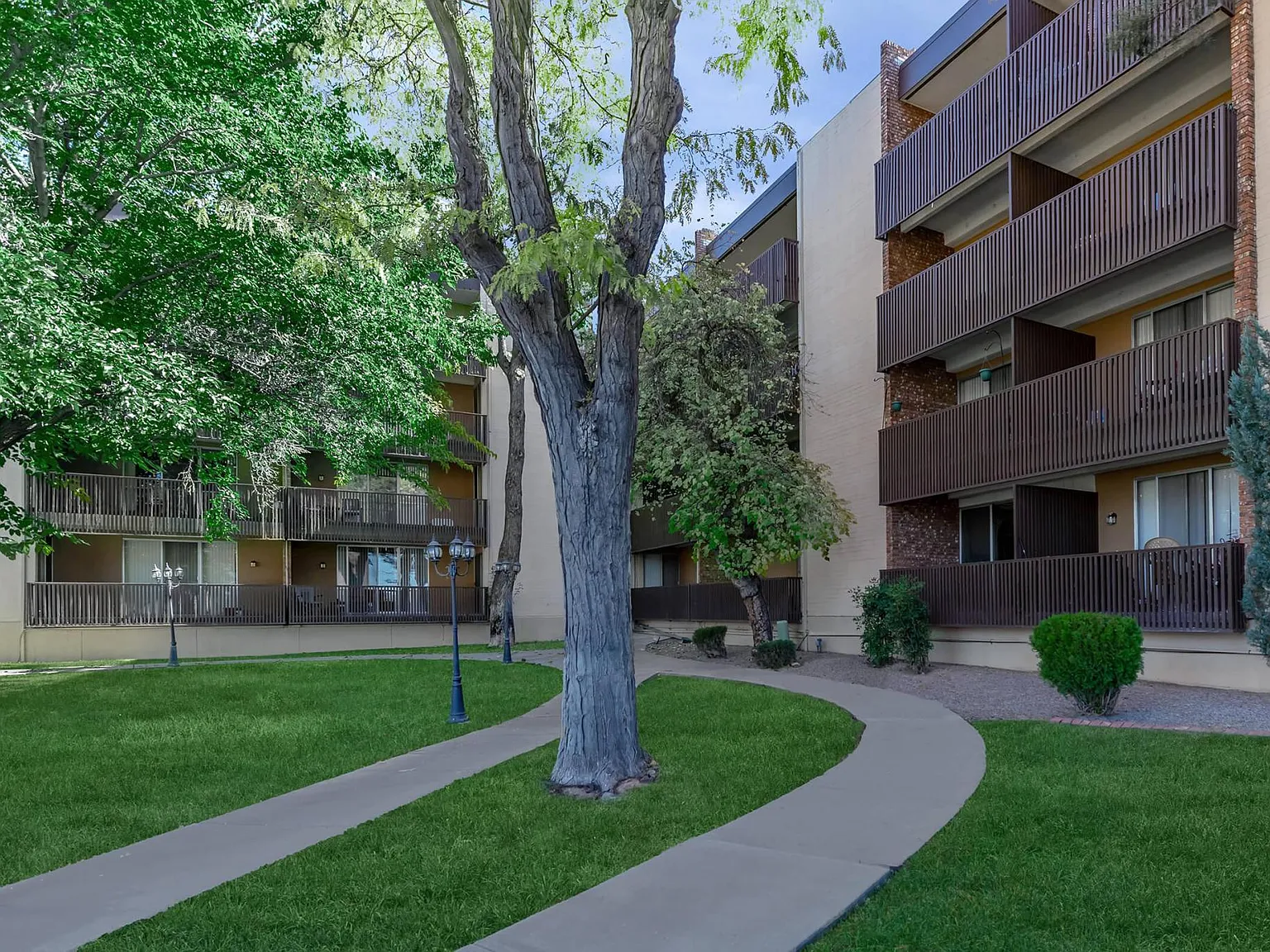 Villa Apartments — Photo 2