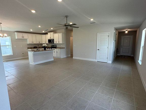 4th image of 1053 SE Canfield Cir SE