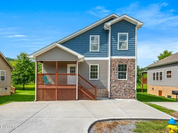 2046 Slippery Rock Cir, Sevierville, TN 37862