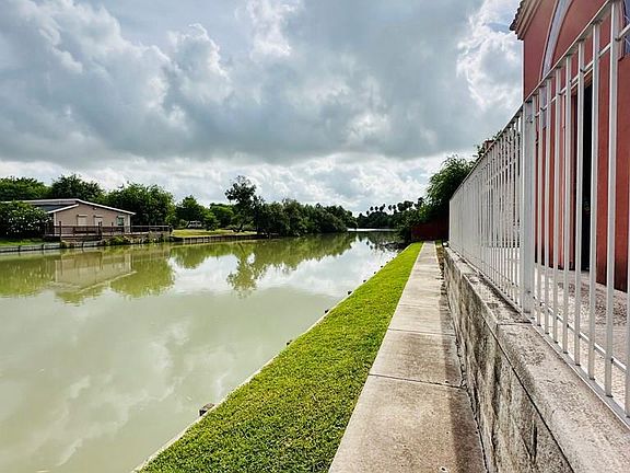 5th image of 2200 Laredo Rd Unit 10E