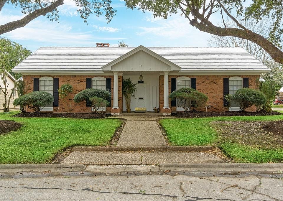 1st image of 700 Brentwood Dr