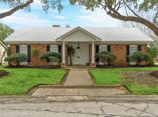 700 Brentwood Dr, Baytown, TX 77520