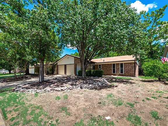 3rd image of 2716 Starlake Ct