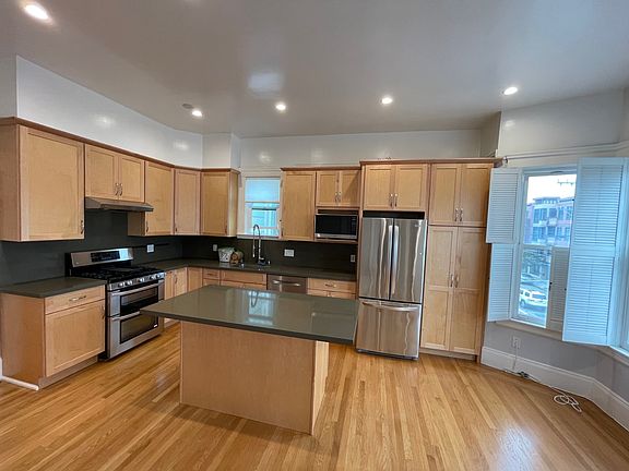 2nd image of 2572 California St APT 3