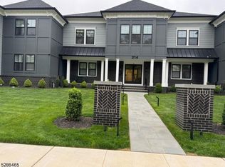 214 E Grove St #108, Westfield, NJ 07090