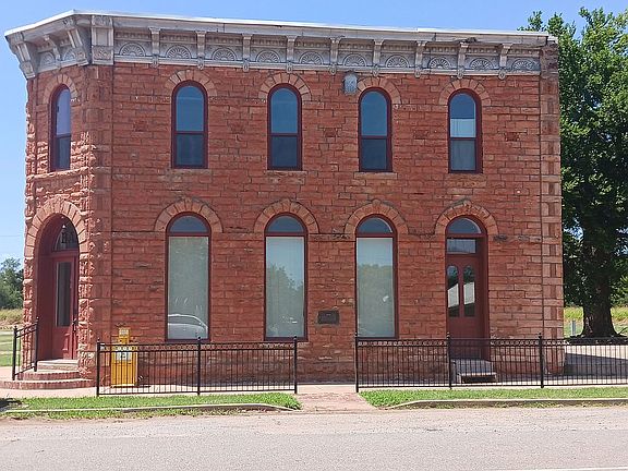 2nd image of 106 N Main