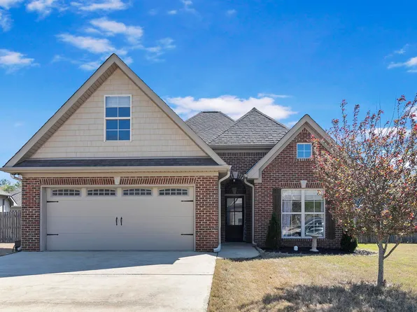 137 Falling Waters Ln, Maylene, AL 35114