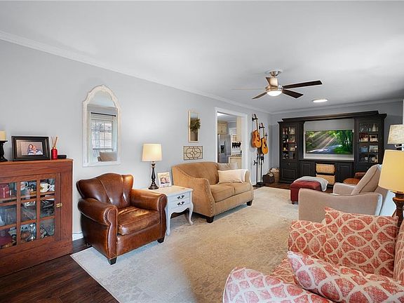 3rd image of 136 Meadow Ln