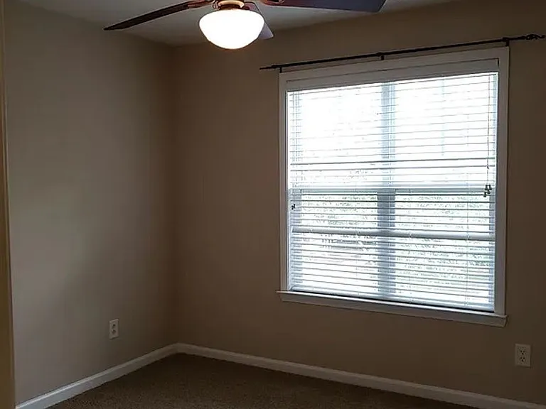 10318 McGoogan Ln — Photo 5