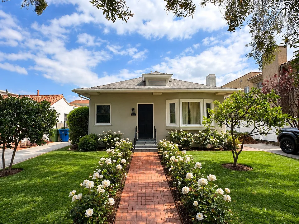 1128 S La Peer Dr