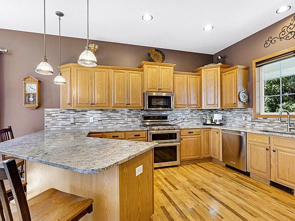 5th image of 514 Pond View Dr SE