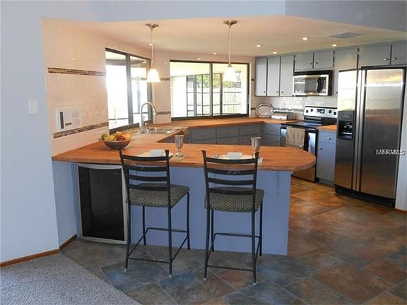 3rd image of 10235 Landmark Dr