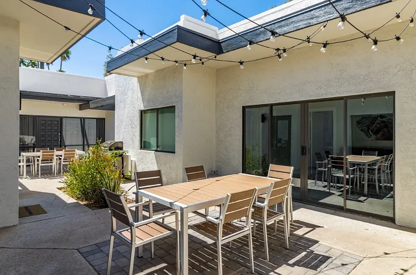 4 bed, 4000 sqft, $8,995 — Photo 4