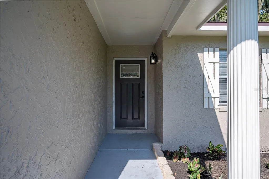 3 bed, 2.0 bath, 1355 sqft, $1,825 — Photo 3
