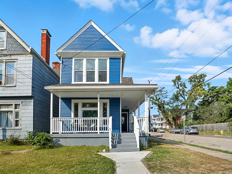 1820 Hewitt Ave — Photo 5