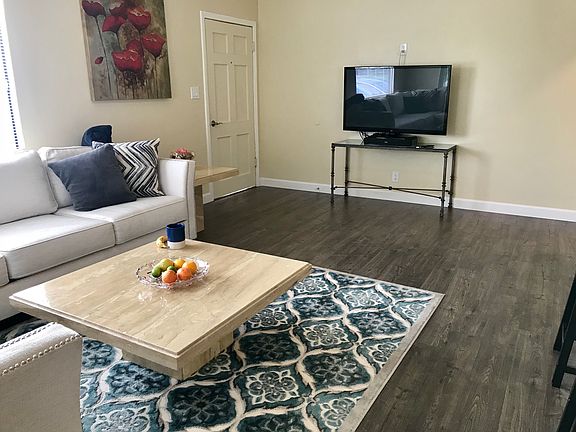 4th image of 2750 Prospect St