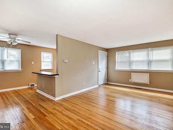 3rd image of 5483 Vicaris St