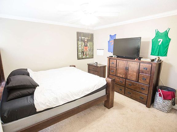 4th image of 215 NW Fairway Hills Gln Unit 2