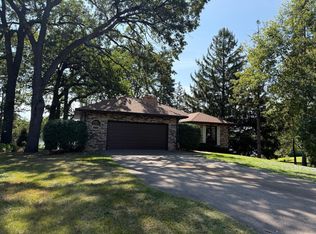 1320 Spring Valley Rd, Golden Valley, MN 55422