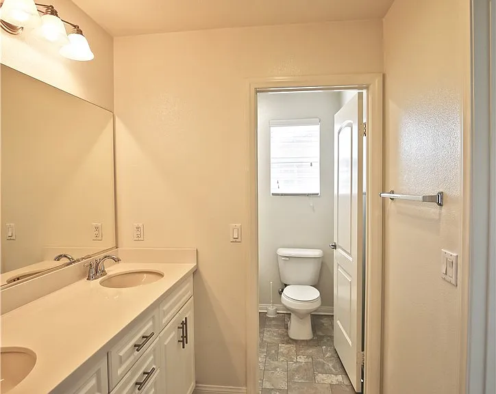 683 Huron Pl — Photo 11
