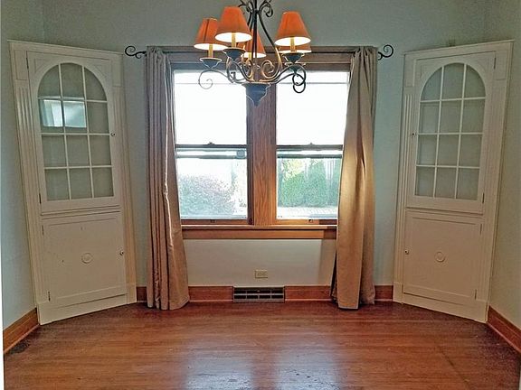 3rd image of 2057 Marlowe Ave