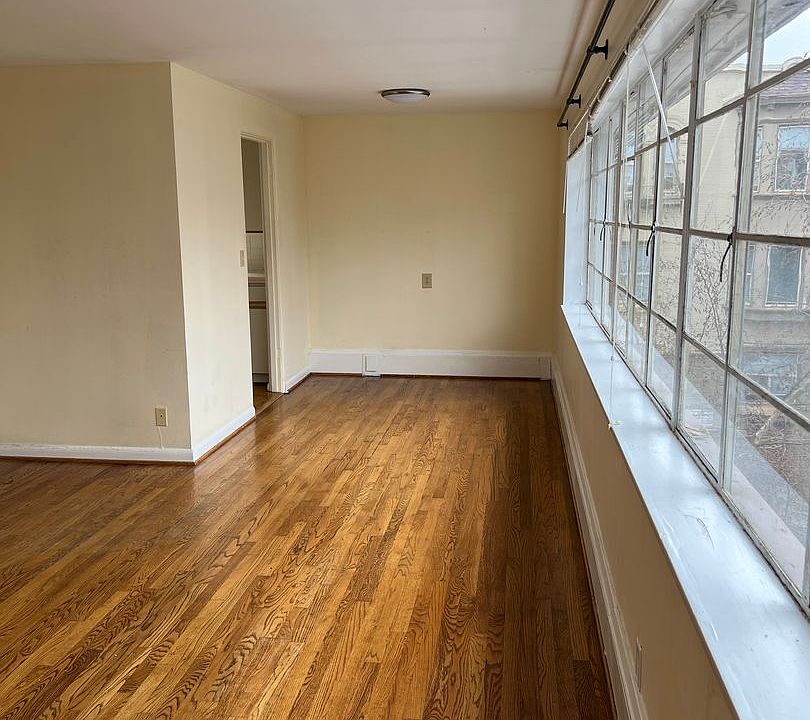 1st image of 303 Harvard Ave E #301