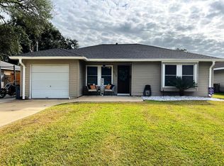 925 West Dr, Port Neches, TX 77651