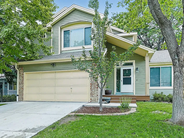 11422 W Parkhill Dr — Photo 1