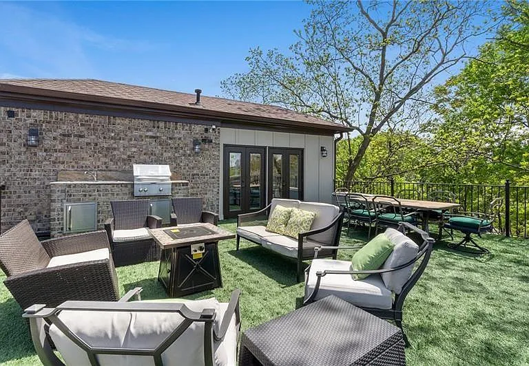 631 Boulevard NE — Photo 47