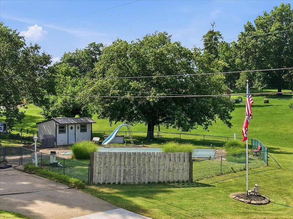 1st image of 95 Marylou Ct