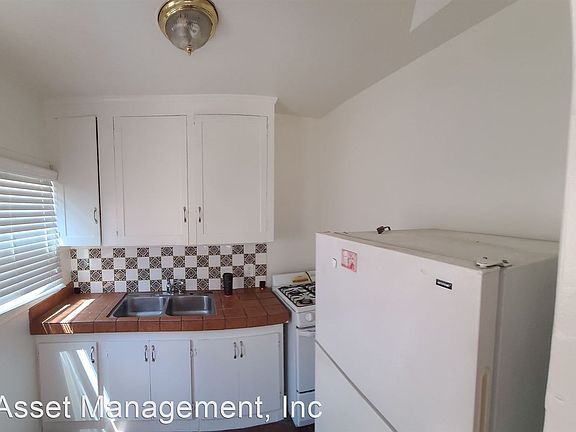 5th image of 2426 E St