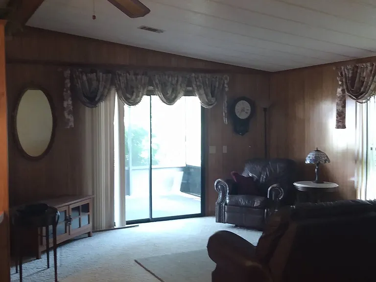 504 Susan Dr — Photo 2