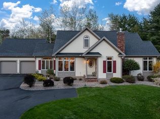 16 Hawkins Pond Ln, Salem, NH 03079