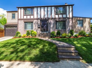 10 Woodland Rd, Valley Stream, NY 11581