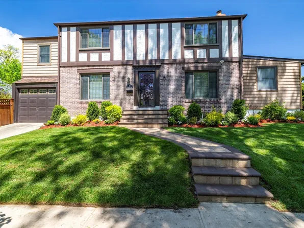 10 Woodland Road, Valley Stream, NY 11581