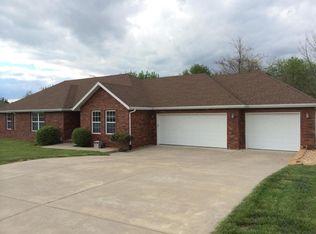 3195 W Kingsley St, Springfield, MO 65807