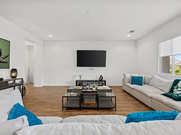 815 Gilsum Ct — Photo 12