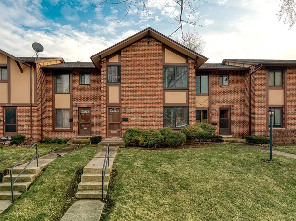 17W703 Kirkland Ln, Villa Park, IL 60181