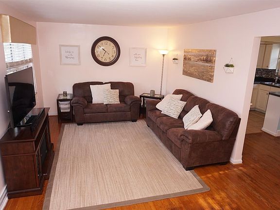 3rd image of 9949 Skyridge Dr