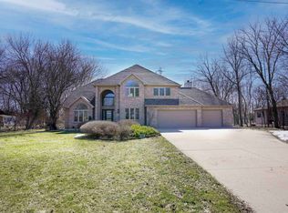 2325 Stroebe Island Dr, Appleton, WI 54914