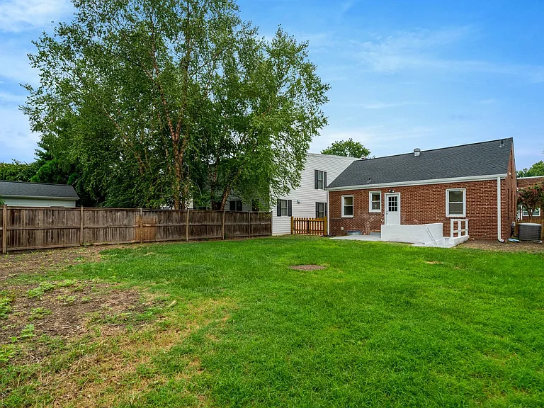 510 E Windsor Ave — Photo 3
