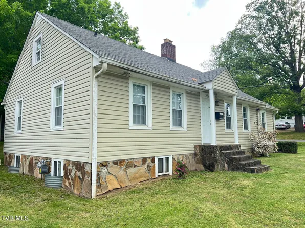 227 Mineral St, Newport, TN 37821