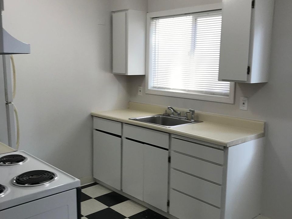 2nd image of 233 NE 60th Ave #5