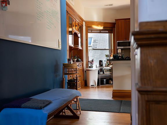 3rd image of 3131 N Clifton Ave #3F