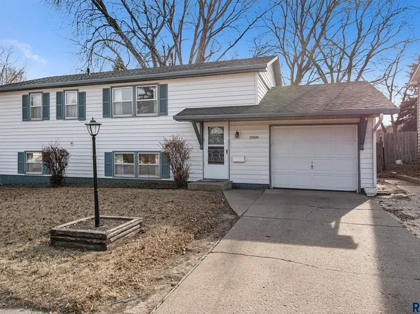 3909 E 18th St, Sioux Falls, SD 57103